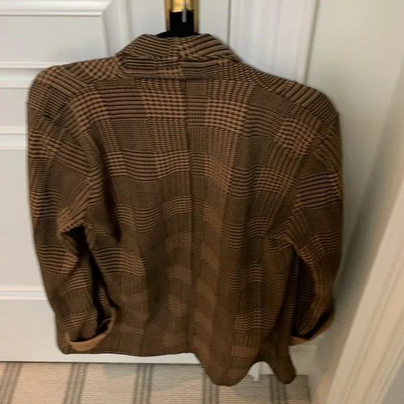 Patterned blazer- on trend! - Picture 2 of 4